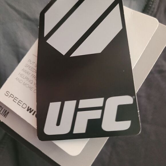 Reebok UFC moisture wicking top - Picture 6 of 8